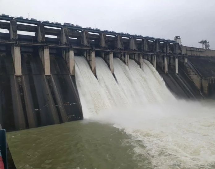 बांगो डेम के 5 गेट खोले गए, भराव की सीमा के करीब पहुंचा पानी