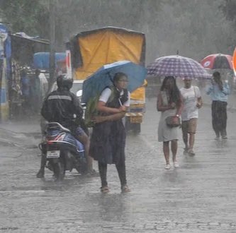 मुंबई मे जोरदार बारिश के बीच राज्य के लिए मौसम विभाग की चेतावनी