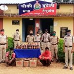 महासमुंद/ बुंदेली पुलिस मछुआरे के वेश में तैनात हुवे, ओडिशा से शराब की 5 पेटी शराब तस्करी करते 2 युवक दबोचे गए