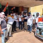 महासमुंद/ केंद्र सरकार के नए कृषि कानून का कांग्रेसियों ने किया पुरजोर विरोध, राष्ट्रपति के नाम प्रशासन को सौंपा ज्ञापन