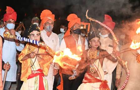 रायपुर : CM बघेल रावणभाठा के दशहरा उत्सव में हुए शामिल, कहा – ‘असत्य पर सत्य की जीत का पर्व है दशहरा’