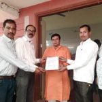 महाराष्ट्र/ विधायक द्वारा तत्कालिक सहायता के लिए मरीज को मुख्यमंत्री सहायता कोष से 60000 की वित्तीय सहायता