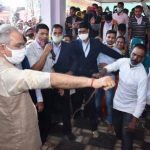 छत्तीसगढ़ : सबकी मंगलकामना के लिए मुख्यमंत्री बघेल ने झेला सांट का प्रहार