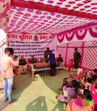 नक्सल प्रभावित ग्राम तिलाईमाल में महासमुंद पुलिस अधीक्षक ने किया रंग मंच का भूमि पूजन