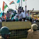छ.ग. राजधानी में ट्रेक्टर बेरिकोड तोड़ रहे किसान प्रशासन की समझाइस पर माने, सामाजिक कार्यकर्ता व बुद्धिजीवी भी शामिल हुए…