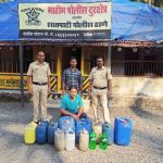 पालघर : हस्तकला की दुकान से अवैध शराब हुई जब्त