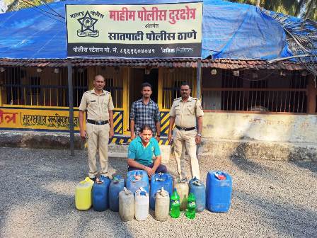 पालघर : हस्तकला की दुकान से अवैध शराब हुई जब्त