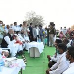 सीएम बघेल ने औराई कला गौठान का किया निरीक्षण, महिला स्व सहायता समूह और ग्रामीणों से हुए रूबरू ﻿
