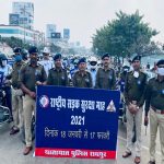 50 से अधिक मोटर साइकिल पर सवार पुलिस जवान निकले। सड़क पर सभी को ट्रैफिक नियमों का पालन करने का संदेश दिया
