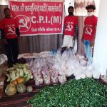जरूरतमंद परिवारों को मदद से निगम ने किया इंकार, तो माकपा ने बनाया अनाज बैंक, पहुंचाया राशन