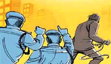 ‘आखिर वो भाग गया !’ कोर्ट में पुलिस को चकमा दे वो भाग निकला…