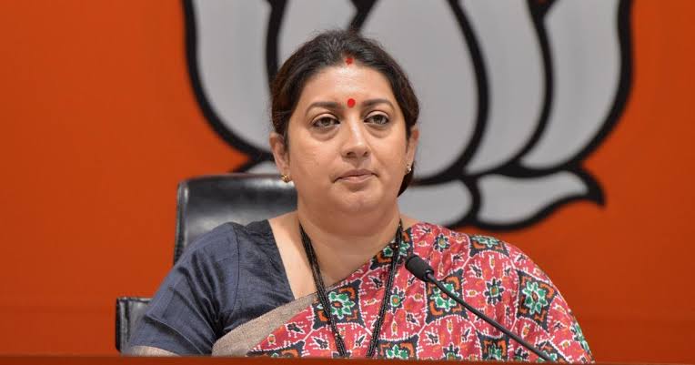 ‘राष्ट्रपत्नी’ की टिप्पणी पर संसद परिसर में तख्तियों के साथ विरोध, कांग्रेस नेता ने माफी मांग कहा – ‘जुबान फिसलने से हुआ’…