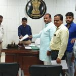 वृद्धाश्रम के संधारण की अनुमति के लिए किसान नेता ने कलेक्टर को सौपा ज्ञापन, बुजुर्गों की परेशानियों से कराया अवगत