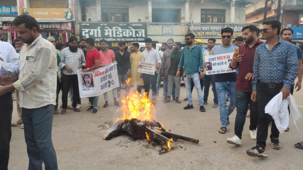 मुंगेली : मुस्लिम यूथ विंग द्वारा झारखण्ड में छात्रा के साथ हुवे घटना विरोध में आरोपी का पुतला दहन कर राष्ट्रपति के नाम कलेक्टर को सौंपा ज्ञापन