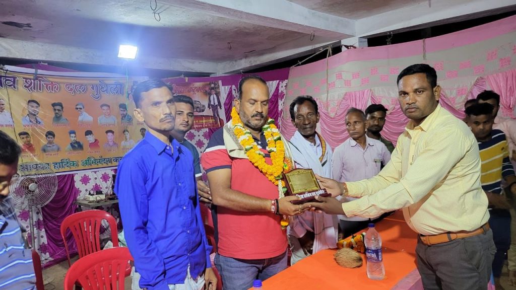 बेमेतरा विधानसभा क्षेत्र के गुधेली में दो दिवसीय कबड्डी प्रतियोगिता में बतौर अतिथि शामिल हुए किसान नेता